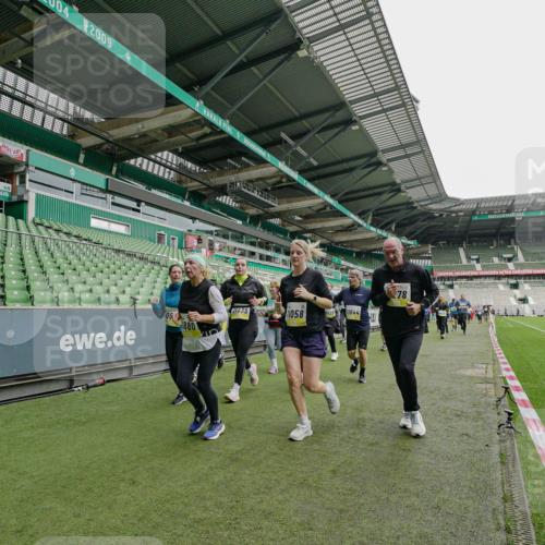 05.10.2025 - 20. swb-Marathon Bremen Michael Burmester http://msf.ph/oto/9224689 05.10.2025 10:36:08 Laufen im Stadion 7123, 7177, 7178, 7908, 8585, 9005, 9173, 9174, 9215, 9231, 9278, 9327, 9330, 9346, 9349, 9370, 9371, 9378, 9389, 9433, 9443, 9450, 9451, 9454, 9462, 9508, 9516, 9518, 9542, 9550, 9568, 9608, 9609, 9611, 9613, 9634, 9635, 9686, 9737, 9747, 9790, 9880, 9904, 9914, 9937, 9954, 9962, 9977, 10006, 10039, 10059, 10063, 10079, 10084, 10127, 10138, 10139, 10143, 10182, 10219, 10228, 10250, 10293, 10311, 10324, 10336, 10353, 10357, 10359, 10367, 10391, 10560, 7163 meine-sportfotos.de