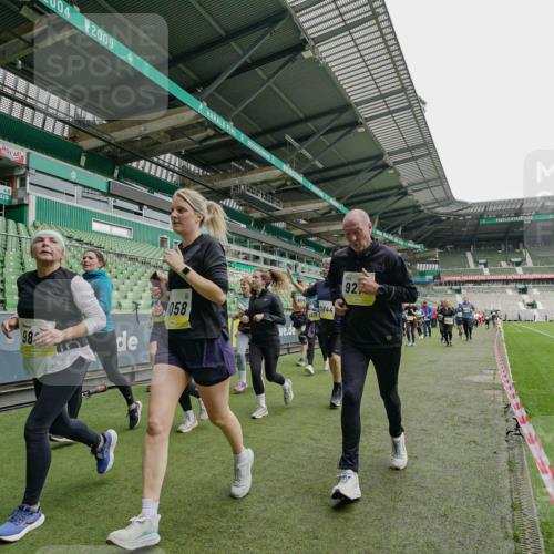 05.10.2025 - 20. swb-Marathon Bremen Michael Burmester http://msf.ph/oto/9224691 05.10.2025 10:36:09 Laufen im Stadion 7123, 7177, 7178, 7908, 8585, 9005, 9173, 9174, 9215, 9231, 9278, 9327, 9330, 9346, 9349, 9370, 9371, 9378, 9389, 9433, 9443, 9450, 9451, 9454, 9462, 9508, 9516, 9518, 9542, 9550, 9568, 9608, 9609, 9611, 9613, 9634, 9635, 9686, 9737, 9747, 9790, 9880, 9904, 9914, 9937, 9954, 9962, 9977, 10006, 10039, 10059, 10063, 10079, 10084, 10127, 10138, 10139, 10143, 10182, 10219, 10228, 10250, 10293, 10311, 10324, 10336, 10353, 10357, 10359, 10367, 10391, 10560, 7163 meine-sportfotos.de