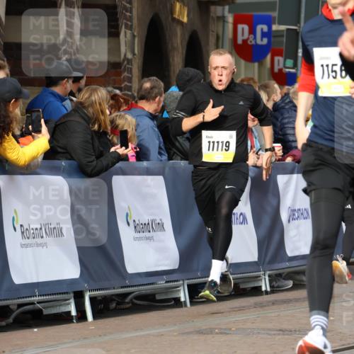05.10.2025 - 20. swb-Marathon Bremen Strokosch-Dieckow http://msf.ph/oto/9224692 05.10.2025 10:48:18 Ziel 8787, 9223, 9293, 9404, 9641, 9665, 9704, 9706, 9810, 9958, 10109, 10211, 10931, 11119, 11292, 11561, 11637 meine-sportfotos.de