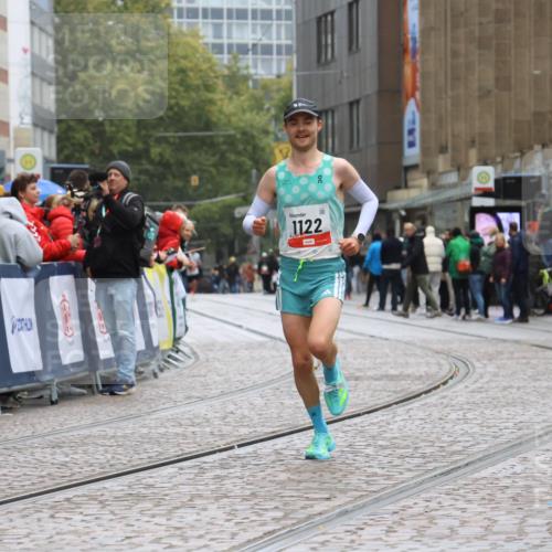 05.10.2025 - 20. swb-Marathon Bremen Strokosch-Dieckow http://msf.ph/oto/9224693 05.10.2025 12:14:40 Ziel 1122 meine-sportfotos.de