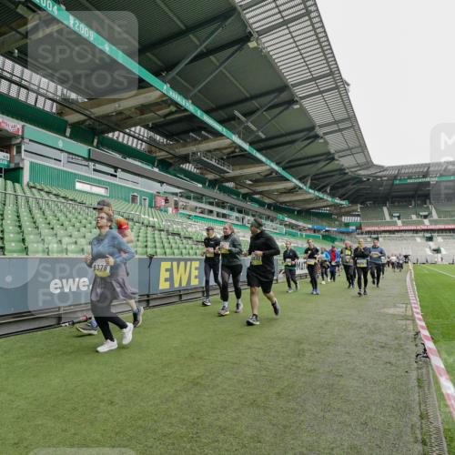 05.10.2025 - 20. swb-Marathon Bremen Michael Burmester http://msf.ph/oto/9224699 05.10.2025 10:36:11 Laufen im Stadion 7123, 7177, 7178, 7908, 8585, 9005, 9173, 9174, 9215, 9231, 9278, 9327, 9330, 9346, 9349, 9370, 9371, 9378, 9389, 9433, 9443, 9450, 9451, 9454, 9462, 9516, 9518, 9542, 9568, 9608, 9609, 9611, 9613, 9634, 9635, 9686, 9737, 9747, 9880, 9904, 9914, 9937, 9954, 9962, 9977, 10006, 10039, 10059, 10063, 10079, 10084, 10127, 10138, 10139, 10143, 10182, 10219, 10228, 10250, 10293, 10311, 10324, 10336, 10353, 10357, 10359, 10367, 10391, 10560, 7163 meine-sportfotos.de