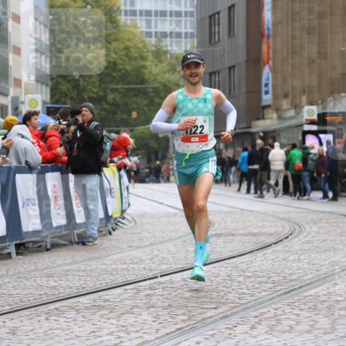05.10.2025 - 20. swb-Marathon Bremen Strokosch-Dieckow http://msf.ph/oto/9224703 05.10.2025 12:14:40 Ziel 1122 meine-sportfotos.de