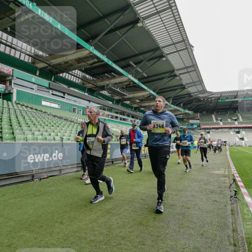 05.10.2025 - 20. swb-Marathon Bremen Michael Burmester http://msf.ph/oto/9224712 05.10.2025 10:36:15 Laufen im Stadion 7123, 7177, 7178, 7908, 8585, 9005, 9173, 9174, 9215, 9231, 9278, 9327, 9330, 9346, 9349, 9370, 9371, 9378, 9389, 9433, 9443, 9450, 9451, 9454, 9462, 9516, 9518, 9542, 9568, 9593, 9608, 9609, 9611, 9613, 9634, 9635, 9686, 9737, 9747, 9880, 9904, 9914, 9937, 9954, 9962, 9977, 9991, 10006, 10039, 10059, 10063, 10079, 10127, 10138, 10139, 10143, 10182, 10219, 10228, 10250, 10293, 10311, 10324, 10336, 10353, 10357, 10359, 10367, 10391, 10406, 10560, 10901, 7163 meine-sportfotos.de