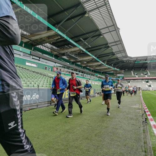 05.10.2025 - 20. swb-Marathon Bremen Michael Burmester http://msf.ph/oto/9224714 05.10.2025 10:36:16 Laufen im Stadion 7123, 7177, 7178, 7908, 8585, 9005, 9173, 9174, 9215, 9231, 9278, 9327, 9330, 9346, 9349, 9370, 9371, 9378, 9389, 9433, 9443, 9450, 9451, 9454, 9462, 9516, 9518, 9542, 9568, 9593, 9608, 9609, 9611, 9613, 9634, 9635, 9686, 9737, 9747, 9880, 9904, 9937, 9954, 9977, 9991, 10006, 10039, 10059, 10063, 10079, 10127, 10138, 10139, 10143, 10182, 10219, 10228, 10250, 10293, 10311, 10324, 10336, 10353, 10357, 10359, 10367, 10391, 10406, 10558, 10560, 10901, 7163 meine-sportfotos.de
