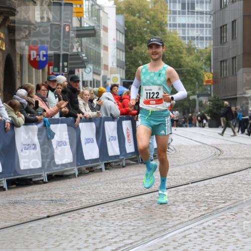 05.10.2025 - 20. swb-Marathon Bremen Strokosch-Dieckow http://msf.ph/oto/9224718 05.10.2025 12:14:41 Ziel 1122 meine-sportfotos.de
