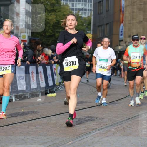 05.10.2025 - 20. swb-Marathon Bremen Strokosch-Dieckow http://msf.ph/oto/9224722 05.10.2025 10:48:21 Ziel 8787, 9223, 9298, 9404, 9641, 9665, 9704, 9810, 9958, 10109, 10131, 10211, 10685, 11119, 11292, 11637 meine-sportfotos.de