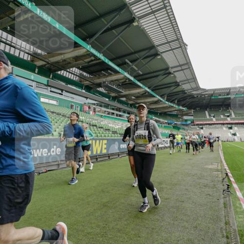 05.10.2025 - 20. swb-Marathon Bremen Michael Burmester http://msf.ph/oto/9224723 05.10.2025 10:36:18 Laufen im Stadion 7123, 7177, 7178, 7908, 8585, 9005, 9173, 9174, 9215, 9231, 9278, 9327, 9330, 9346, 9349, 9370, 9371, 9378, 9389, 9433, 9443, 9450, 9451, 9454, 9462, 9516, 9518, 9542, 9568, 9593, 9608, 9609, 9611, 9613, 9634, 9635, 9686, 9737, 9747, 9827, 9880, 9904, 9937, 9954, 9977, 9991, 10006, 10059, 10063, 10079, 10127, 10138, 10139, 10143, 10182, 10219, 10228, 10250, 10293, 10311, 10324, 10336, 10357, 10359, 10367, 10391, 10406, 10558, 10560, 10901 meine-sportfotos.de