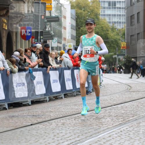 05.10.2025 - 20. swb-Marathon Bremen Strokosch-Dieckow http://msf.ph/oto/9224724 05.10.2025 12:14:41 Ziel 1122 meine-sportfotos.de