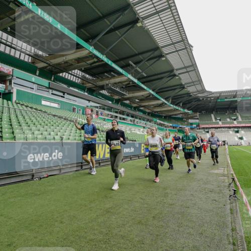 05.10.2025 - 20. swb-Marathon Bremen Michael Burmester http://msf.ph/oto/9224727 05.10.2025 10:36:21 Laufen im Stadion 7123, 7177, 7178, 7908, 8585, 9005, 9173, 9174, 9215, 9231, 9278, 9327, 9330, 9346, 9349, 9370, 9371, 9378, 9389, 9433, 9443, 9450, 9451, 9454, 9462, 9516, 9518, 9542, 9568, 9593, 9608, 9609, 9611, 9613, 9634, 9635, 9686, 9737, 9747, 9827, 9880, 9904, 9937, 9954, 9977, 9991, 10006, 10030, 10063, 10079, 10093, 10127, 10138, 10139, 10143, 10182, 10209, 10219, 10228, 10250, 10293, 10311, 10324, 10336, 10357, 10367, 10391, 10406, 10558, 10560, 10901 meine-sportfotos.de