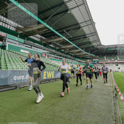 05.10.2025 - 20. swb-Marathon Bremen Michael Burmester http://msf.ph/oto/9224728 05.10.2025 10:36:22 Laufen im Stadion 7123, 7177, 7178, 7908, 8585, 9005, 9173, 9174, 9215, 9231, 9278, 9294, 9327, 9330, 9346, 9349, 9370, 9371, 9378, 9389, 9433, 9443, 9450, 9451, 9454, 9462, 9516, 9518, 9542, 9568, 9593, 9608, 9609, 9611, 9613, 9634, 9635, 9686, 9737, 9747, 9827, 9880, 9904, 9937, 9954, 9977, 9991, 10006, 10030, 10063, 10079, 10093, 10127, 10138, 10139, 10143, 10182, 10209, 10219, 10228, 10250, 10293, 10311, 10324, 10336, 10357, 10367, 10391, 10406, 10558, 10560, 10809, 10901 meine-sportfotos.de