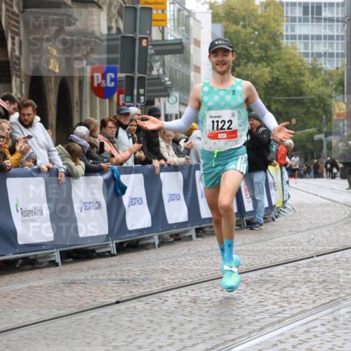 05.10.2025 - 20. swb-Marathon Bremen Strokosch-Dieckow http://msf.ph/oto/9224735 05.10.2025 12:14:41 Ziel 1122 meine-sportfotos.de