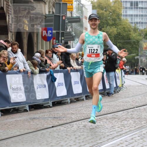 05.10.2025 - 20. swb-Marathon Bremen Strokosch-Dieckow http://msf.ph/oto/9224736 05.10.2025 12:14:41 Ziel 1122 meine-sportfotos.de