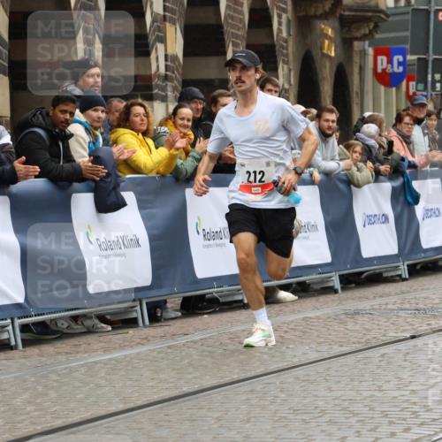 05.10.2025 - 20. swb-Marathon Bremen Strokosch-Dieckow http://msf.ph/oto/9224738 05.10.2025 12:15:08 Ziel 212 meine-sportfotos.de