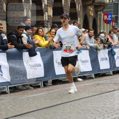 05.10.2025 - 20. swb-Marathon Bremen Strokosch-Dieckow http://msf.ph/oto/9224739 05.10.2025 12:15:08 Ziel 212 meine-sportfotos.de