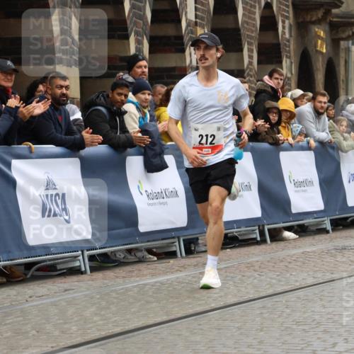 05.10.2025 - 20. swb-Marathon Bremen Strokosch-Dieckow http://msf.ph/oto/9224743 05.10.2025 12:15:08 Ziel 212 meine-sportfotos.de