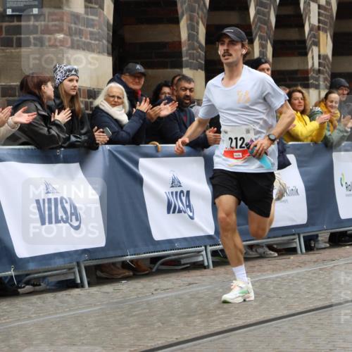 05.10.2025 - 20. swb-Marathon Bremen Strokosch-Dieckow http://msf.ph/oto/9224749 05.10.2025 12:15:09 Ziel 212 meine-sportfotos.de