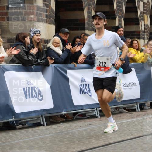 05.10.2025 - 20. swb-Marathon Bremen Strokosch-Dieckow http://msf.ph/oto/9224750 05.10.2025 12:15:09 Ziel 212 meine-sportfotos.de