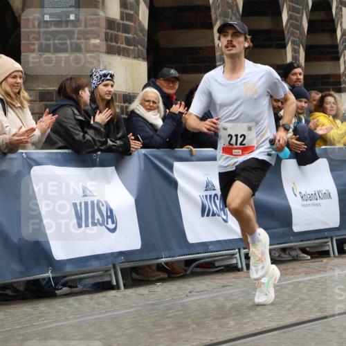 05.10.2025 - 20. swb-Marathon Bremen Strokosch-Dieckow http://msf.ph/oto/9224751 05.10.2025 12:15:09 Ziel 212 meine-sportfotos.de