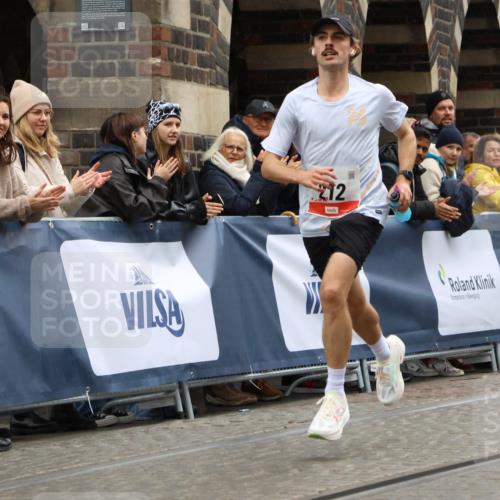 05.10.2025 - 20. swb-Marathon Bremen Strokosch-Dieckow http://msf.ph/oto/9224752 05.10.2025 12:15:09 Ziel 212 meine-sportfotos.de