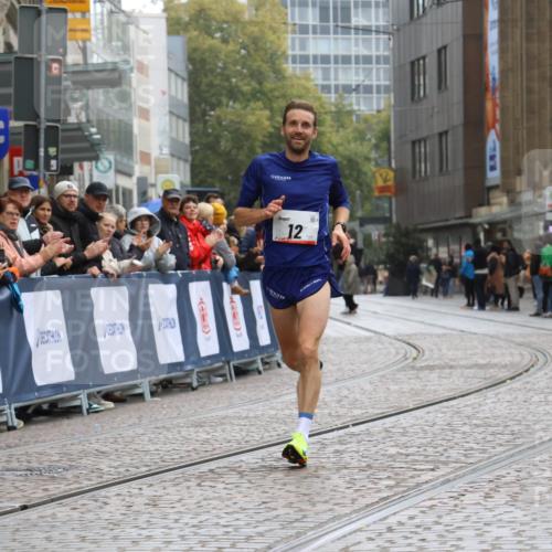 05.10.2025 - 20. swb-Marathon Bremen Strokosch-Dieckow http://msf.ph/oto/9224757 05.10.2025 12:15:36 Ziel 12 meine-sportfotos.de