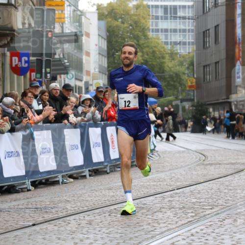 05.10.2025 - 20. swb-Marathon Bremen Strokosch-Dieckow http://msf.ph/oto/9224763 05.10.2025 12:15:37 Ziel 12 meine-sportfotos.de