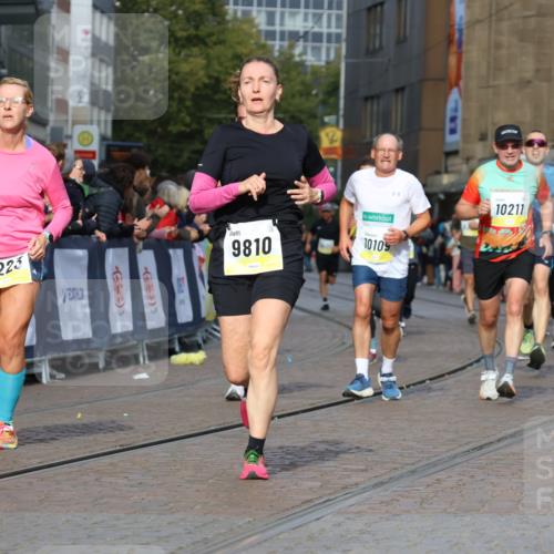 05.10.2025 - 20. swb-Marathon Bremen Strokosch-Dieckow http://msf.ph/oto/9224785 05.10.2025 10:48:22 Ziel 8787, 9223, 9298, 9404, 9665, 9704, 9810, 9958, 10109, 10131, 10211, 10685, 11005, 11119, 11292, 11357 meine-sportfotos.de