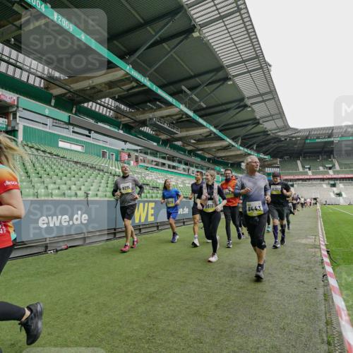05.10.2025 - 20. swb-Marathon Bremen Michael Burmester http://msf.ph/oto/9224795 05.10.2025 10:36:24 Laufen im Stadion 7123, 7177, 7178, 7908, 8585, 9005, 9173, 9174, 9215, 9231, 9271, 9272, 9278, 9294, 9327, 9330, 9346, 9349, 9370, 9371, 9378, 9389, 9443, 9450, 9454, 9462, 9516, 9518, 9542, 9568, 9593, 9608, 9609, 9611, 9613, 9634, 9635, 9686, 9737, 9747, 9827, 9880, 9904, 9954, 9977, 9991, 10006, 10030, 10063, 10079, 10093, 10127, 10138, 10139, 10143, 10182, 10209, 10219, 10228, 10250, 10293, 10311, 10324, 10336, 10357, 10367, 10391, 10406, 10558, 10560, 10656, 10809, 10901 meine-sportfotos.de