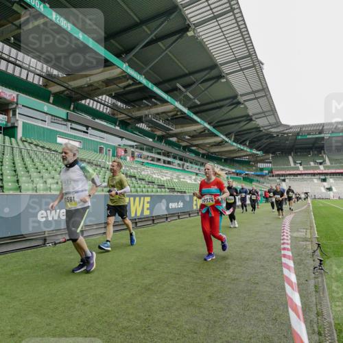 05.10.2025 - 20. swb-Marathon Bremen Michael Burmester http://msf.ph/oto/9224806 05.10.2025 10:36:28 Laufen im Stadion 7123, 7177, 7178, 7777, 7908, 8585, 9005, 9173, 9174, 9215, 9271, 9272, 9278, 9294, 9327, 9346, 9349, 9370, 9371, 9378, 9389, 9443, 9450, 9454, 9462, 9473, 9516, 9518, 9542, 9568, 9593, 9608, 9611, 9613, 9635, 9655, 9686, 9737, 9747, 9827, 9880, 9977, 9991, 10006, 10030, 10079, 10093, 10127, 10139, 10143, 10182, 10209, 10217, 10219, 10228, 10293, 10311, 10324, 10336, 10357, 10367, 10391, 10406, 10558, 10560, 10588, 10656, 10809, 10901, 9231, 9330 meine-sportfotos.de