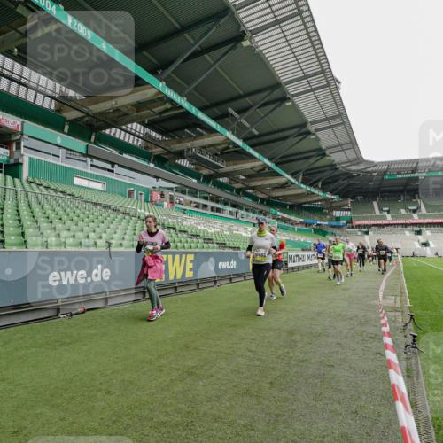 05.10.2025 - 20. swb-Marathon Bremen Michael Burmester http://msf.ph/oto/9224816 05.10.2025 10:36:37 Laufen im Stadion 7123, 7777, 7908, 8585, 9005, 9173, 9174, 9215, 9271, 9272, 9278, 9294, 9327, 9346, 9349, 9370, 9371, 9378, 9389, 9443, 9450, 9454, 9462, 9473, 9568, 9593, 9604, 9608, 9611, 9613, 9635, 9655, 9673, 9686, 9692, 9747, 9812, 9827, 9880, 9913, 9977, 9991, 10004, 10026, 10030, 10071, 10093, 10143, 10182, 10209, 10217, 10219, 10293, 10311, 10324, 10357, 10367, 10391, 10406, 10492, 10558, 10560, 10588, 10656, 10679, 10762, 10809, 10901, 7177, 9231, 9330 meine-sportfotos.de