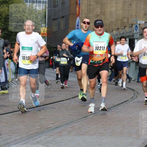 05.10.2025 - 20. swb-Marathon Bremen Strokosch-Dieckow http://msf.ph/oto/9224821 05.10.2025 10:48:23 Ziel 8787, 9223, 9298, 9404, 9665, 9704, 9810, 9958, 10109, 10131, 10177, 10211, 10685, 11005, 11292, 11357, 11505 meine-sportfotos.de