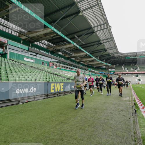 05.10.2025 - 20. swb-Marathon Bremen Michael Burmester http://msf.ph/oto/9224822 05.10.2025 10:36:41 Laufen im Stadion 7123, 7777, 7908, 8585, 9005, 9174, 9177, 9208, 9215, 9271, 9272, 9294, 9327, 9346, 9349, 9370, 9371, 9378, 9389, 9443, 9450, 9454, 9473, 9568, 9593, 9604, 9608, 9611, 9613, 9635, 9655, 9673, 9686, 9692, 9747, 9812, 9827, 9880, 9913, 9991, 10004, 10026, 10030, 10071, 10093, 10182, 10209, 10217, 10219, 10293, 10311, 10324, 10357, 10391, 10406, 10489, 10492, 10558, 10560, 10588, 10656, 10679, 10762, 10809, 10901, 7177, 9231, 9330 meine-sportfotos.de