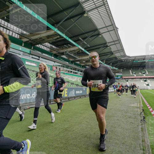 05.10.2025 - 20. swb-Marathon Bremen Michael Burmester http://msf.ph/oto/9224830 05.10.2025 10:36:44 Laufen im Stadion 7123, 7777, 7908, 8585, 9005, 9174, 9177, 9208, 9215, 9271, 9272, 9294, 9305, 9327, 9346, 9349, 9370, 9371, 9389, 9443, 9454, 9473, 9568, 9593, 9604, 9608, 9611, 9613, 9635, 9655, 9673, 9686, 9692, 9747, 9812, 9827, 9839, 9913, 9991, 10004, 10026, 10030, 10071, 10093, 10182, 10209, 10217, 10219, 10311, 10324, 10357, 10391, 10406, 10489, 10492, 10558, 10560, 10588, 10656, 10679, 10762, 10809, 10821, 10901, 7177, 9231, 9330 meine-sportfotos.de