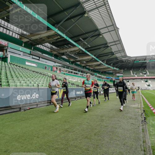 05.10.2025 - 20. swb-Marathon Bremen Michael Burmester http://msf.ph/oto/9224835 05.10.2025 10:36:48 Laufen im Stadion 7123, 7777, 7908, 8585, 9005, 9177, 9208, 9215, 9246, 9271, 9272, 9294, 9305, 9346, 9349, 9363, 9370, 9371, 9443, 9454, 9473, 9568, 9593, 9604, 9608, 9611, 9613, 9635, 9655, 9673, 9686, 9692, 9747, 9802, 9812, 9827, 9839, 9913, 9991, 10004, 10026, 10030, 10071, 10093, 10209, 10217, 10219, 10290, 10291, 10311, 10324, 10357, 10391, 10406, 10489, 10492, 10558, 10560, 10562, 10571, 10588, 10615, 10656, 10679, 10762, 10771, 10809, 10821, 10901, 7177 meine-sportfotos.de