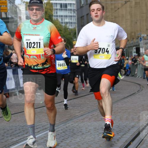 05.10.2025 - 20. swb-Marathon Bremen Strokosch-Dieckow http://msf.ph/oto/9224839 05.10.2025 10:48:26 Ziel 8787, 9223, 9298, 9385, 9437, 9478, 9665, 9704, 9810, 9958, 10109, 10131, 10177, 10211, 10685, 11005, 11357, 11505 meine-sportfotos.de