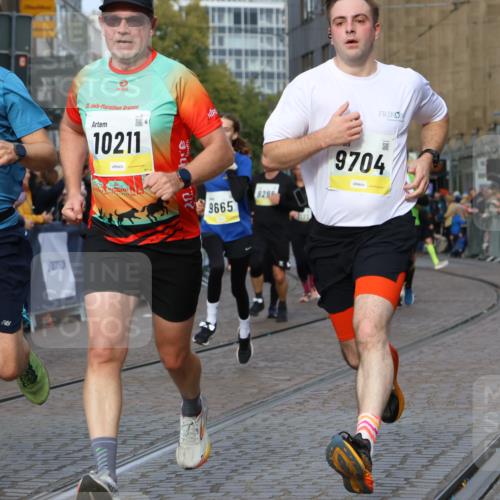 05.10.2025 - 20. swb-Marathon Bremen Strokosch-Dieckow http://msf.ph/oto/9224848 05.10.2025 10:48:26 Ziel 8787, 9223, 9298, 9385, 9437, 9478, 9665, 9704, 9810, 9958, 10109, 10131, 10177, 10211, 10685, 11005, 11357, 11505 meine-sportfotos.de