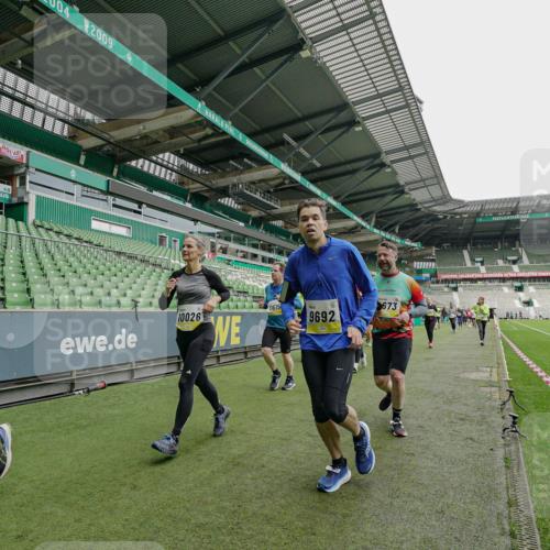 05.10.2025 - 20. swb-Marathon Bremen Michael Burmester http://msf.ph/oto/9224862 05.10.2025 10:36:58 Laufen im Stadion 7123, 7777, 9177, 9208, 9215, 9246, 9271, 9272, 9294, 9305, 9363, 9381, 9473, 9531, 9568, 9593, 9600, 9603, 9604, 9608, 9611, 9613, 9635, 9655, 9673, 9692, 9747, 9802, 9812, 9827, 9839, 9841, 9913, 9979, 9991, 10004, 10026, 10030, 10067, 10071, 10093, 10209, 10217, 10290, 10291, 10324, 10345, 10357, 10370, 10406, 10489, 10492, 10518, 10558, 10560, 10562, 10571, 10588, 10615, 10656, 10679, 10762, 10771, 10809, 10821, 10901, 11184, 11223, 11251, 7908, 8585, 9346 meine-sportfotos.de
