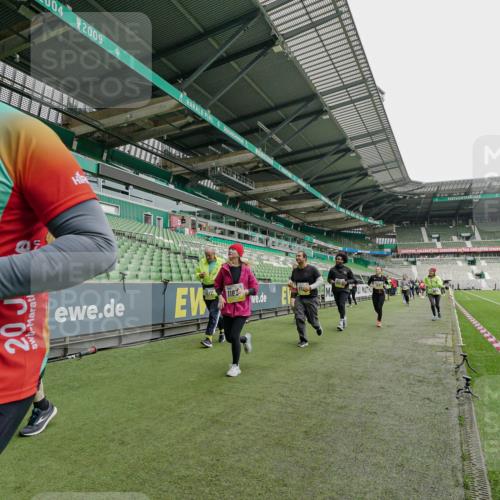 05.10.2025 - 20. swb-Marathon Bremen Michael Burmester http://msf.ph/oto/9224866 05.10.2025 10:37:00 Laufen im Stadion 7123, 7777, 9177, 9208, 9215, 9246, 9271, 9272, 9294, 9305, 9363, 9381, 9473, 9531, 9568, 9593, 9600, 9603, 9604, 9608, 9613, 9635, 9655, 9673, 9692, 9747, 9802, 9812, 9827, 9839, 9841, 9913, 9979, 9991, 10004, 10026, 10030, 10067, 10071, 10093, 10158, 10209, 10217, 10290, 10291, 10324, 10345, 10357, 10370, 10406, 10489, 10492, 10518, 10558, 10560, 10562, 10571, 10588, 10615, 10656, 10679, 10762, 10771, 10809, 10821, 10901, 11184, 11223, 11251, 7908, 8585, 9215, 9346 meine-sportfotos.de