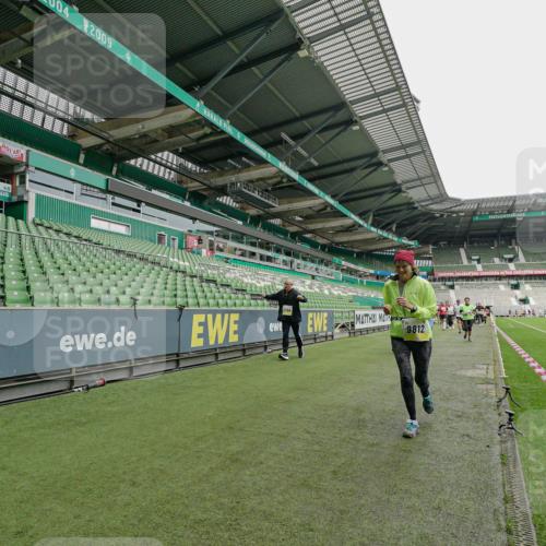 05.10.2025 - 20. swb-Marathon Bremen Michael Burmester http://msf.ph/oto/9224876 05.10.2025 10:37:04 Laufen im Stadion 7123, 7777, 9177, 9208, 9246, 9271, 9272, 9294, 9305, 9363, 9381, 9473, 9531, 9593, 9600, 9603, 9604, 9608, 9613, 9635, 9655, 9673, 9692, 9802, 9812, 9827, 9839, 9841, 9913, 9979, 9991, 10004, 10026, 10030, 10067, 10071, 10093, 10158, 10209, 10217, 10290, 10291, 10345, 10370, 10406, 10489, 10492, 10508, 10518, 10558, 10560, 10562, 10571, 10588, 10615, 10656, 10679, 10762, 10771, 10809, 10821, 10901, 11184, 11223, 11251, 7908, 8585, 9215, 9346 meine-sportfotos.de