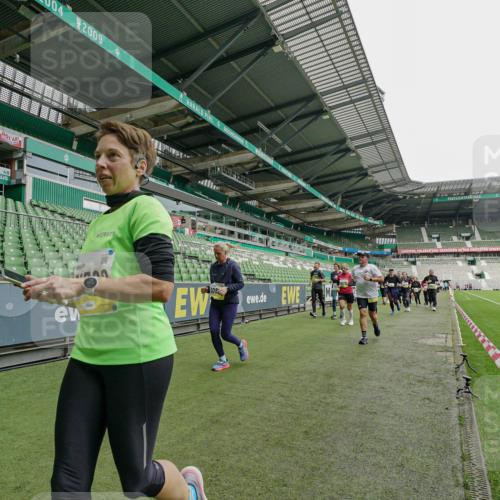 05.10.2025 - 20. swb-Marathon Bremen Michael Burmester http://msf.ph/oto/9224887 05.10.2025 10:37:10 Laufen im Stadion 7777, 9177, 9208, 9246, 9271, 9272, 9294, 9305, 9363, 9381, 9473, 9531, 9532, 9593, 9600, 9603, 9604, 9655, 9673, 9692, 9802, 9812, 9827, 9839, 9841, 9913, 9979, 9991, 10004, 10026, 10030, 10067, 10071, 10093, 10158, 10209, 10217, 10290, 10291, 10345, 10370, 10406, 10489, 10492, 10508, 10518, 10558, 10562, 10571, 10588, 10615, 10656, 10679, 10762, 10771, 10809, 10821, 10872, 10901, 11124, 11184, 11223, 11251, 7908, 8585, 9215, 9346 meine-sportfotos.de