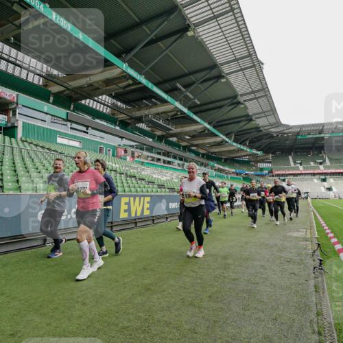 05.10.2025 - 20. swb-Marathon Bremen Michael Burmester http://msf.ph/oto/9224894 05.10.2025 10:37:14 Laufen im Stadion 7776, 7777, 9177, 9208, 9246, 9271, 9272, 9294, 9305, 9360, 9363, 9381, 9473, 9531, 9532, 9593, 9600, 9603, 9604, 9655, 9673, 9692, 9802, 9812, 9827, 9839, 9841, 9913, 9979, 10004, 10026, 10030, 10067, 10071, 10093, 10158, 10209, 10217, 10290, 10291, 10345, 10370, 10477, 10489, 10492, 10508, 10518, 10558, 10562, 10571, 10588, 10615, 10656, 10679, 10762, 10771, 10809, 10821, 10837, 10872, 10995, 11124, 11184, 11223, 11251, 11415, 7908, 8585, 9215, 9346 meine-sportfotos.de