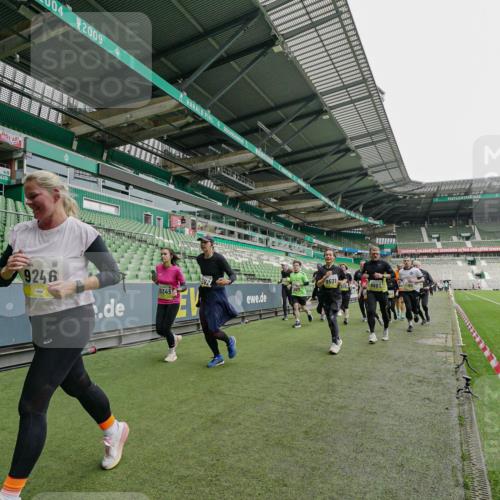 05.10.2025 - 20. swb-Marathon Bremen Michael Burmester http://msf.ph/oto/9224895 05.10.2025 10:37:15 Laufen im Stadion 7776, 7777, 9177, 9208, 9246, 9271, 9272, 9294, 9305, 9360, 9363, 9381, 9473, 9531, 9532, 9600, 9603, 9604, 9655, 9673, 9692, 9802, 9812, 9827, 9839, 9841, 9913, 9979, 10004, 10026, 10030, 10067, 10071, 10093, 10158, 10209, 10217, 10290, 10291, 10345, 10370, 10477, 10489, 10492, 10508, 10518, 10558, 10562, 10571, 10588, 10615, 10656, 10679, 10762, 10771, 10809, 10821, 10837, 10872, 10876, 10995, 11124, 11184, 11223, 11251, 11415, 7908, 9215, 9346 meine-sportfotos.de