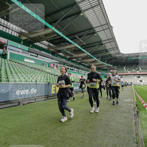 05.10.2025 - 20. swb-Marathon Bremen Michael Burmester http://msf.ph/oto/9224899 05.10.2025 10:37:16 Laufen im Stadion 7776, 7777, 9177, 9208, 9246, 9271, 9272, 9294, 9305, 9360, 9363, 9381, 9473, 9531, 9532, 9600, 9603, 9604, 9655, 9673, 9692, 9802, 9812, 9827, 9839, 9841, 9913, 9979, 10004, 10026, 10030, 10067, 10071, 10093, 10158, 10209, 10217, 10265, 10271, 10290, 10291, 10345, 10370, 10477, 10489, 10492, 10508, 10518, 10558, 10562, 10571, 10588, 10615, 10656, 10679, 10762, 10771, 10809, 10821, 10837, 10872, 10876, 10995, 11124, 11184, 11223, 11251, 11415, 9215, 9346 meine-sportfotos.de
