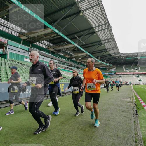 05.10.2025 - 20. swb-Marathon Bremen Michael Burmester http://msf.ph/oto/9224908 05.10.2025 10:37:19 Laufen im Stadion 7776, 7777, 9177, 9208, 9246, 9271, 9272, 9294, 9305, 9360, 9363, 9381, 9473, 9531, 9532, 9600, 9603, 9604, 9655, 9673, 9692, 9802, 9812, 9839, 9841, 9913, 9979, 10004, 10026, 10030, 10067, 10071, 10093, 10158, 10209, 10217, 10265, 10271, 10290, 10291, 10345, 10370, 10477, 10489, 10492, 10508, 10518, 10562, 10571, 10588, 10615, 10656, 10679, 10762, 10771, 10777, 10809, 10821, 10837, 10872, 10876, 10995, 11124, 11184, 11223, 11251, 11415, 9215 meine-sportfotos.de