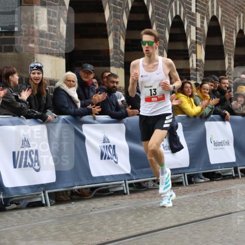 05.10.2025 - 20. swb-Marathon Bremen Strokosch-Dieckow http://msf.ph/oto/9224912 05.10.2025 12:16:02 Ziel 13 meine-sportfotos.de
