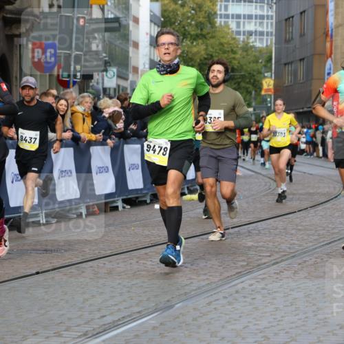 05.10.2025 - 20. swb-Marathon Bremen Strokosch-Dieckow http://msf.ph/oto/9224925 05.10.2025 10:48:31 Ziel 9298, 9385, 9406, 9437, 9478, 10131, 10177, 10303, 10685, 11005, 11096, 11357, 11505 meine-sportfotos.de