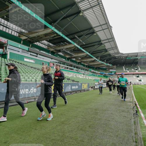 05.10.2025 - 20. swb-Marathon Bremen Michael Burmester http://msf.ph/oto/9224939 05.10.2025 10:37:40 Laufen im Stadion 7621, 7776, 9237, 9246, 9305, 9360, 9363, 9365, 9381, 9426, 9448, 9531, 9532, 9536, 9600, 9603, 9642, 9748, 9802, 9839, 9841, 9893, 9979, 10056, 10067, 10098, 10158, 10194, 10265, 10271, 10274, 10290, 10291, 10301, 10345, 10370, 10471, 10477, 10489, 10508, 10510, 10518, 10562, 10571, 10611, 10615, 10771, 10777, 10821, 10826, 10829, 10837, 10872, 10876, 10995, 11001, 11050, 11121, 11124, 11150, 11162, 11183, 11184, 11223, 11251, 11415, 9177, 9208 meine-sportfotos.de