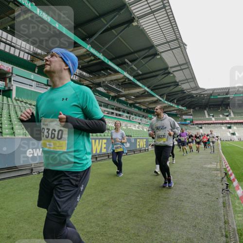 05.10.2025 - 20. swb-Marathon Bremen Michael Burmester http://msf.ph/oto/9224942 05.10.2025 10:37:42 Laufen im Stadion 7621, 7776, 9237, 9246, 9305, 9360, 9363, 9365, 9381, 9426, 9448, 9486, 9531, 9532, 9536, 9600, 9603, 9642, 9748, 9802, 9839, 9841, 9893, 9979, 10056, 10067, 10098, 10158, 10194, 10265, 10271, 10274, 10290, 10291, 10301, 10345, 10370, 10471, 10477, 10508, 10510, 10518, 10562, 10571, 10611, 10615, 10711, 10713, 10771, 10777, 10821, 10826, 10829, 10837, 10872, 10876, 10995, 11001, 11050, 11121, 11124, 11150, 11162, 11183, 11184, 11223, 11251, 11415, 9177, 9208 meine-sportfotos.de