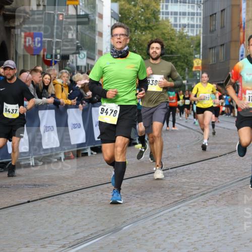 05.10.2025 - 20. swb-Marathon Bremen Strokosch-Dieckow http://msf.ph/oto/9224945 05.10.2025 10:48:31 Ziel 9298, 9385, 9406, 9437, 9478, 10131, 10177, 10303, 10685, 11005, 11096, 11357, 11505 meine-sportfotos.de