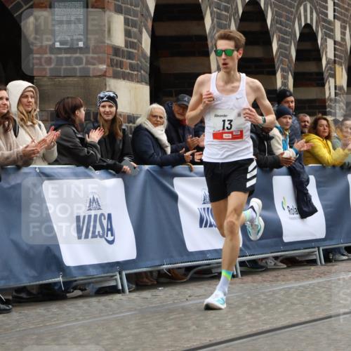 05.10.2025 - 20. swb-Marathon Bremen Strokosch-Dieckow http://msf.ph/oto/9224947 05.10.2025 12:16:02 Ziel 13 meine-sportfotos.de