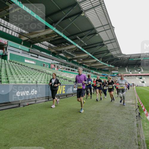 05.10.2025 - 20. swb-Marathon Bremen Michael Burmester http://msf.ph/oto/9224950 05.10.2025 10:37:46 Laufen im Stadion 7621, 7776, 9189, 9237, 9246, 9360, 9363, 9365, 9381, 9426, 9448, 9468, 9486, 9531, 9532, 9536, 9600, 9603, 9642, 9748, 9802, 9813, 9841, 9858, 9893, 9979, 10056, 10067, 10098, 10158, 10194, 10265, 10271, 10274, 10290, 10291, 10301, 10345, 10370, 10471, 10477, 10485, 10508, 10510, 10518, 10562, 10571, 10611, 10615, 10711, 10713, 10777, 10826, 10829, 10837, 10872, 10876, 10995, 11001, 11050, 11121, 11124, 11150, 11162, 11183, 11184, 11223, 11251, 11415, 9177, 9208 meine-sportfotos.de